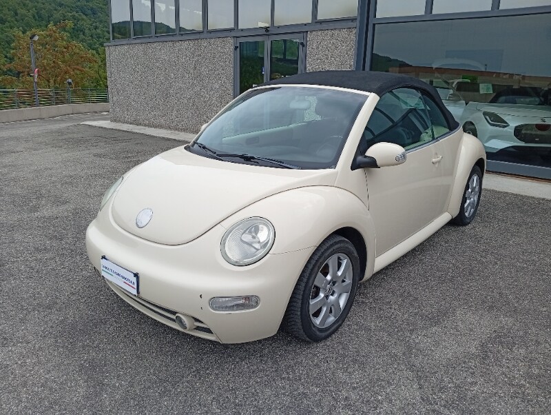 VOLKSWAGEN New Beetle
